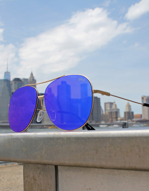 Load image into Gallery viewer, Jase New York Justice Sunglasses in Gold - buyzen
