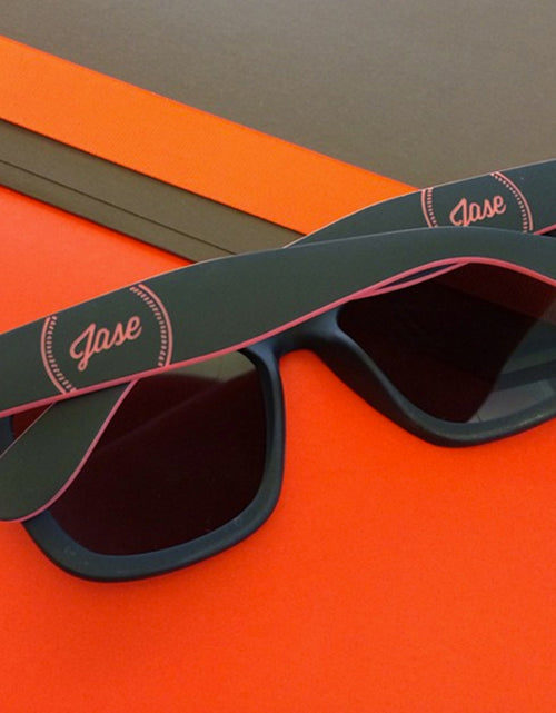 Load image into Gallery viewer, Jase New York Avery Sunglasses in Atomic Pink - buyzen
